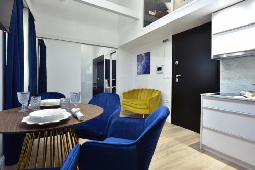 Queen Apartment, in the heart of Corfu Historical Old Town Center!