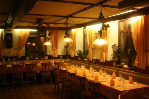 ห้องอาหารหรือที่รับประทานอาหารของ Landgasthof Sonne