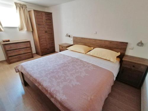 Katil atau katil-katil dalam bilik di Vacation house Punta sunca