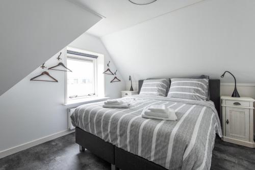 Ένα ή περισσότερα κρεβάτια σε δωμάτιο στο Vakantiewoning Oer it fjild
