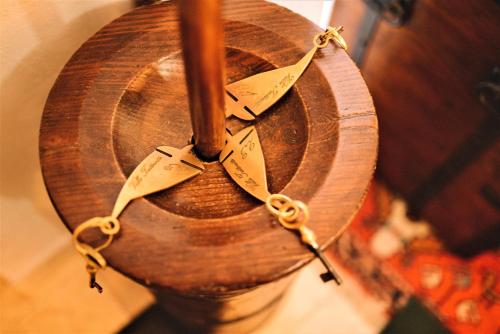 a close up of a wooden fan with ropes at Villa Tuttorotto in Rovinj