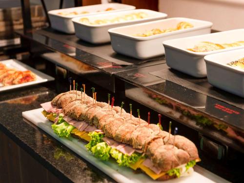 Makanan di atau berdekatan hotel