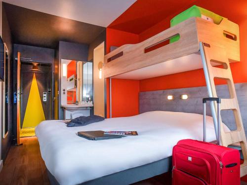Cama ou camas em um quarto em ibis budget Amboise