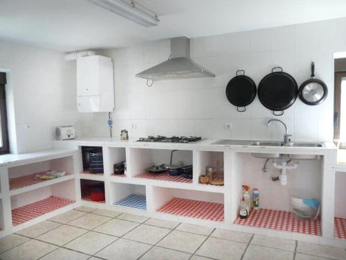 Una cocina o zona de cocina en Hostel Vallejera