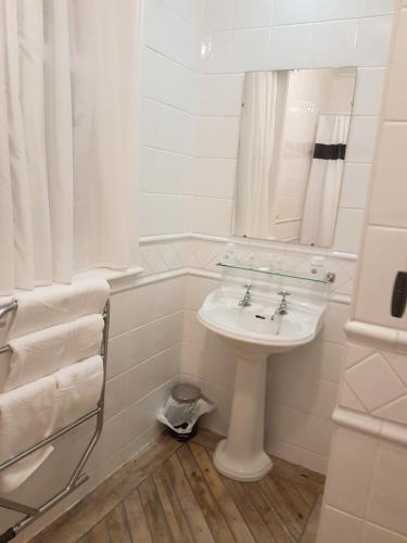 Bilik mandi di The Vine Hotel, Skegness