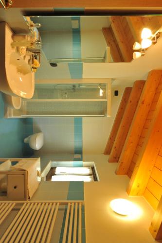 a small bathroom with a sink and a toilet at La Corte dei Limoni in Caprino Veronese