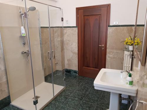 a bathroom with a shower and a sink at B&B- Il Roma in Sulmona