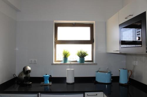 Dapur atau dapur kecil di Beach Front Apartment 2