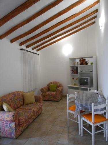 a living room with a couch and a table at Moradias Ode in Odeceixe