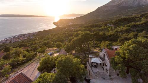 an aerial view of a town with the ocean and a mountain at Ivićev san in Tučepi