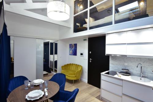 Queen Apartment, in the heart of Corfu Historical Old Town Center!