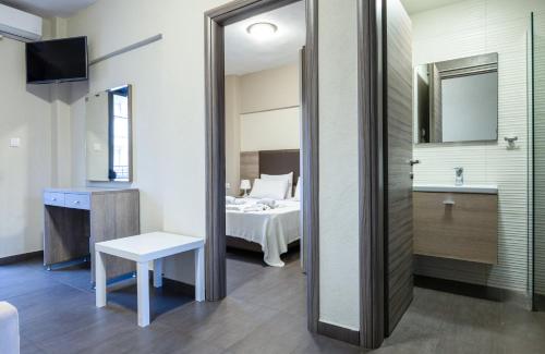 a hotel room with a bed and a mirror at Sole A Mare in Neos Marmaras