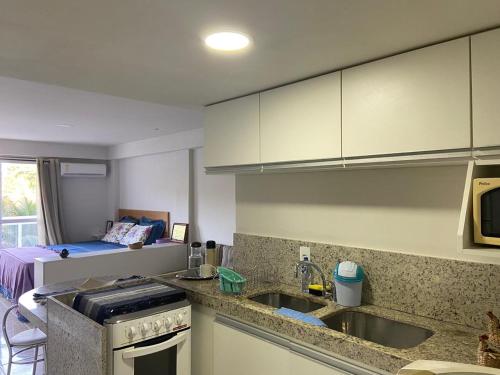 a kitchen with a sink and a bed in a room at Flat Camorim em Angra dos Reis/RJ. in Angra dos Reis