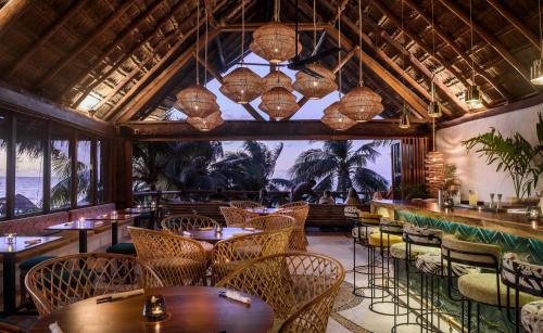 The lounge or bar area at Casa Las Tortugas Petit Beach Hotel & Spa