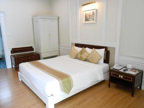 Postel nebo postele na pokoji v ubytování Rachawadee Khonkaen Airport Hotel