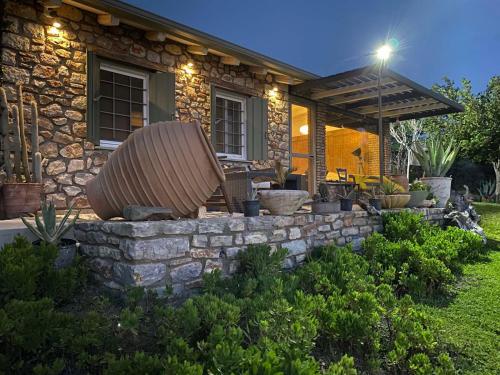 Afbeelding uit fotogalerij van Klovino beach house in Douviá