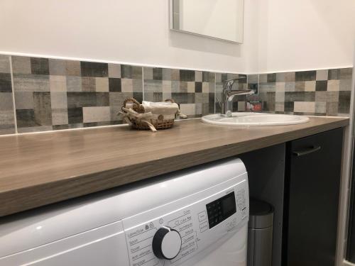 Dapur atau dapur kecil di Appartement avec jardin
