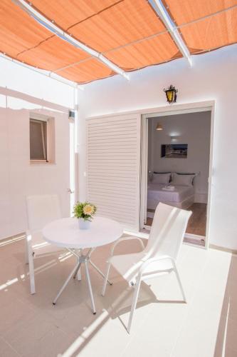 Gallery image of studio lefkes kea in Vourkarion