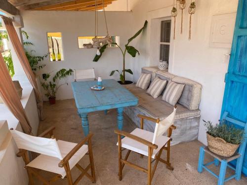 a room with a table and chairs and a couch at CAN PEP MAYANS in La Mola