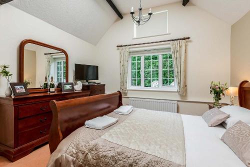 Posteľ alebo postele v izbe v ubytovaní Criddlestyle Cottage - 5 bedroom New Forest Holiday Home