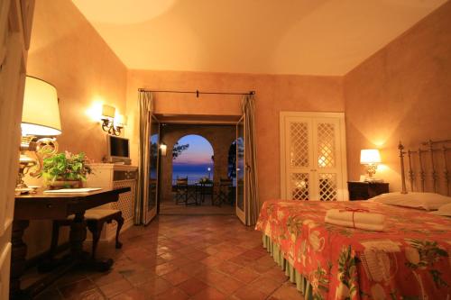 Imagen de la galería de Hotel Porto Pirgos, en Parghelia