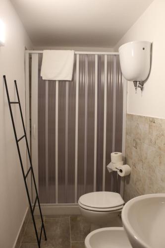 Ένα μπάνιο στο Ellysblue Guesthouse