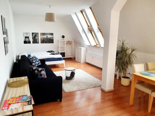 Oleskelutila majoituspaikassa Zentrales Dachgeschoss-Apartment Bielefeld