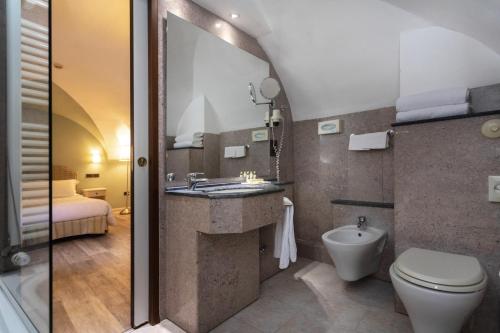 Um banheiro em Hotel Fontebella