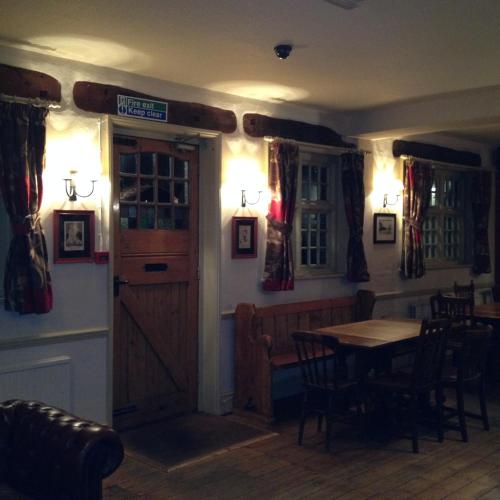 Gambar di galeri bagi The Half Moon Inn di Woking