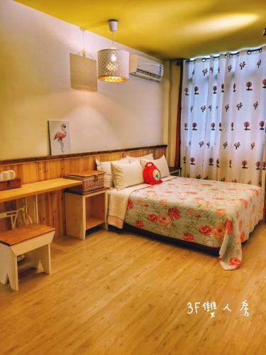 a bedroom with a bed and a desk and a desk at It's a Good Time Homestay in Guangfu