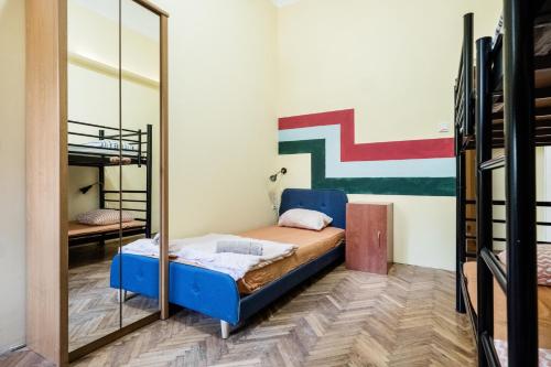 En eller flere senger på et rom på Baroque Hostel & Coworking