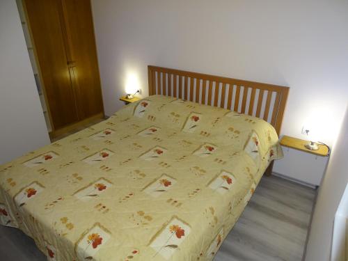 Postel nebo postele na pokoji v ubytování Olga Apartment Near the Beach