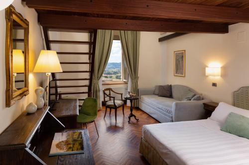 a living room with a couch and a table at Hotel Fontebella in Assisi