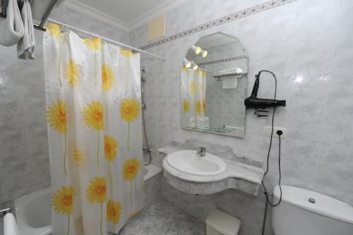 Bilik mandi di Hostal O Portiño