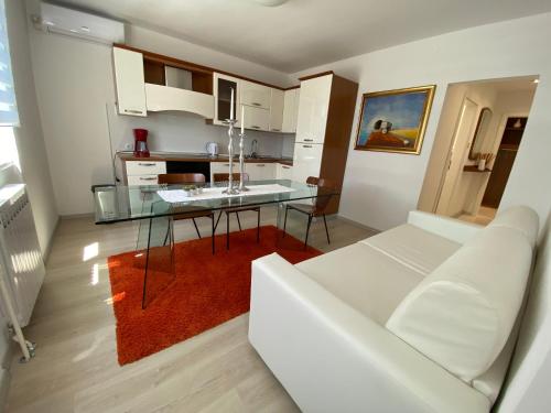 Dapur atau dapur kecil di Apartments Roberta