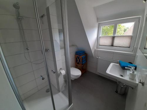 Kylpyhuone majoituspaikassa Ferienwohnungen Arp - Haus Inge