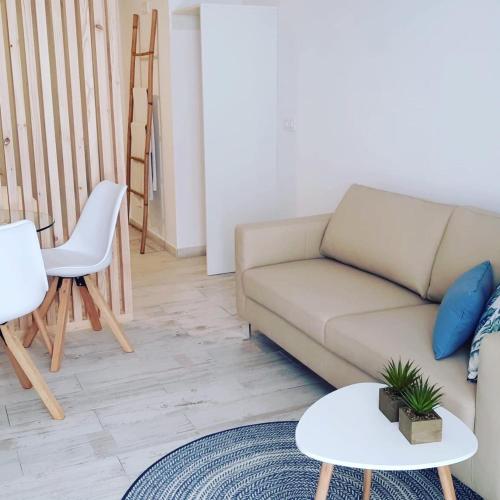 Χώρος καθιστικού στο Apartamento 1ª linea by Hugo Beach Hotel - Mayores de 25