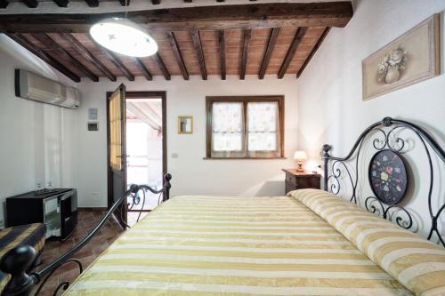 a bedroom with a large bed in a room at Agriturismo Lucerna del Lago Prile in Castiglione della Pescaia