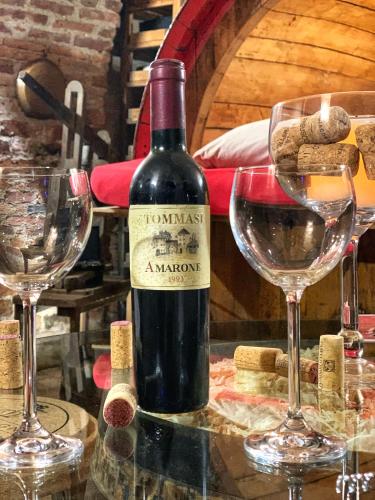 a bottle of wine sitting on a table with two glasses at Al Silter in Capriate San Gervasio