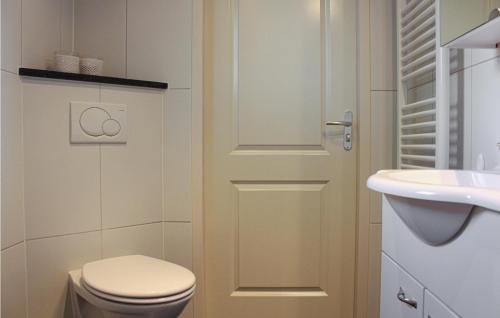 Een badkamer bij Beautiful Home In Vorden With Kitchen