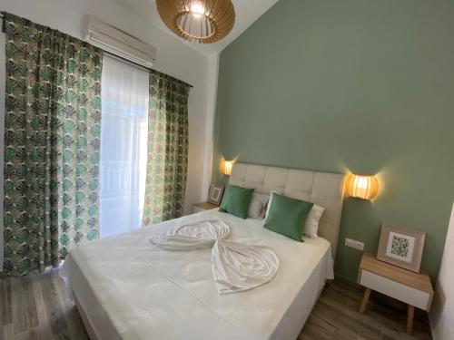 Postel nebo postele na pokoji v ubytování Christina Apartments