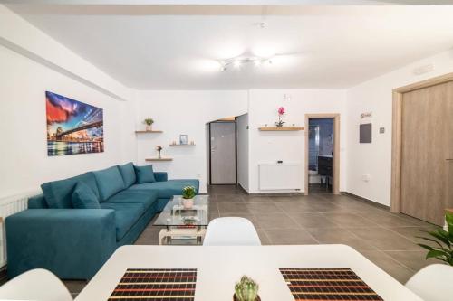 Brand New Aprt with backyard in Lycabettus Hill !