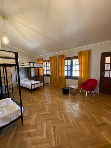 Postel nebo postele na pokoji v ubytování Red Door