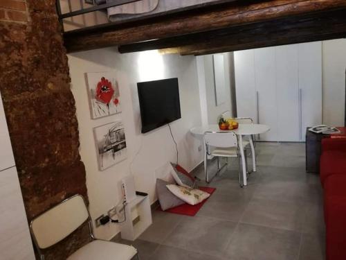 TV a/nebo společenská místnost v ubytování LA CASETTA DI MARTA ai Quattro Canti di Giusi
