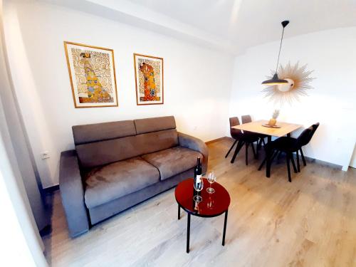 Apartments Tonkita with jacuzzi