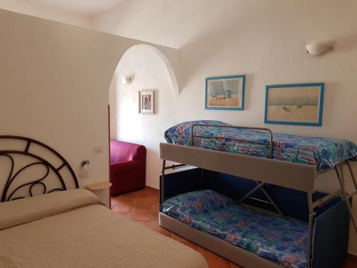 a room with two bunk beds and a bed at stupenda casetta in centro storico in La Maddalena