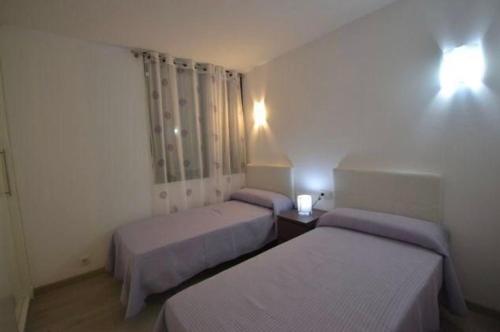 Posteľ alebo postele v izbe v ubytovaní Stupendo Appartamento a Cala’n Bosch Minorca