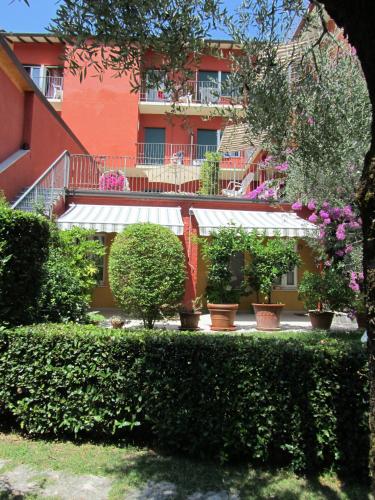 Κήπος έξω από το Borgo Antico Apartments
