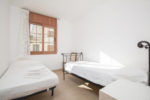Un pat sau paturi într-o cameră la Apt Costa Dorada 2 by MarCalma