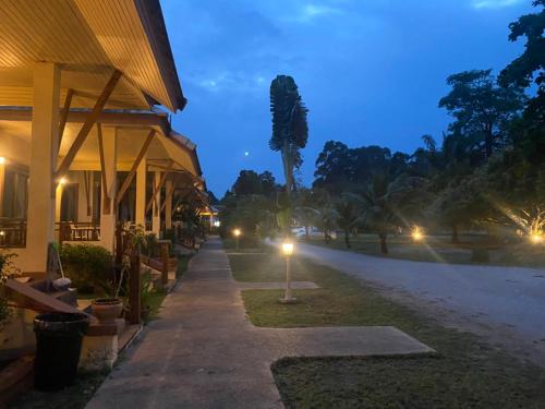 a building with lights on the side of a street at Chaithalay Khanom Resort in Ban Phang Phrao